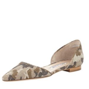 MANOLO BLAHNIK camo print d’orsay flats